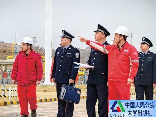 按住Ctrl键+鼠标滚轮缩放